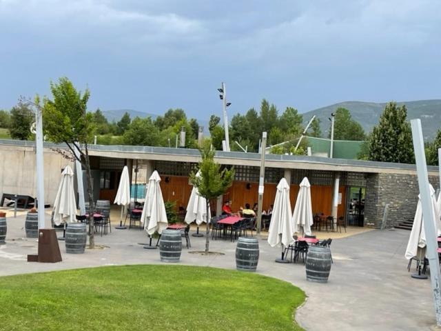Adosado Entero, Bbq Y Piscina Comunitaria * Sabiñánigo