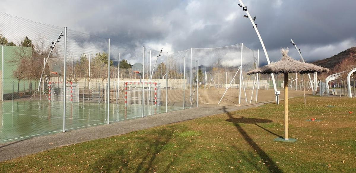 Adosado Entero, Bbq Y Piscina Comunitaria Hébergement de vacances Sabiñánigo