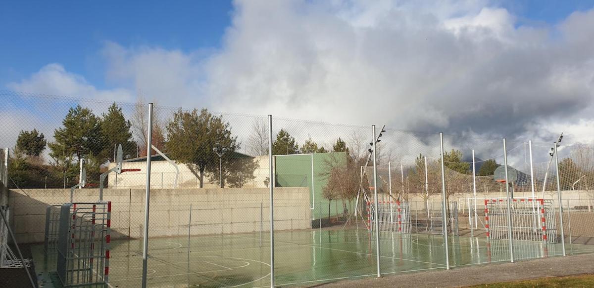 Hébergement de vacances Adosado Entero, Bbq Y Piscina Comunitaria Sabiñánigo