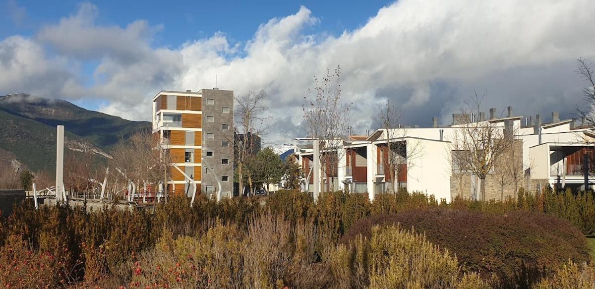 Adosado Entero, Bbq Y Piscina Comunitaria Sabiñánigo