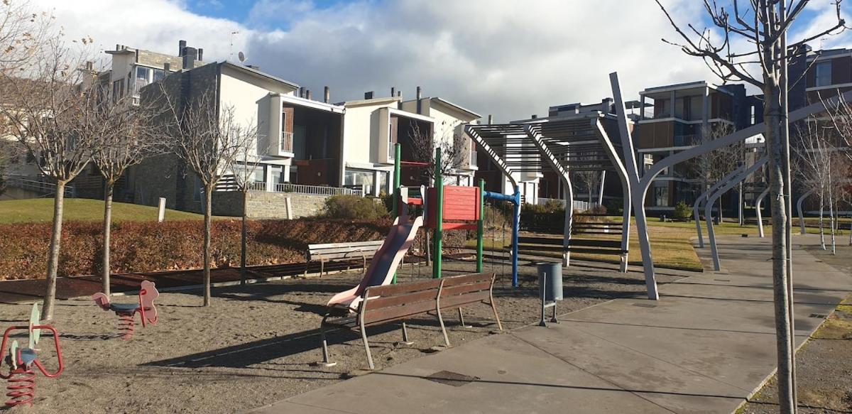 Adosado Entero, Bbq Y Piscina Comunitaria * Sabiñánigo