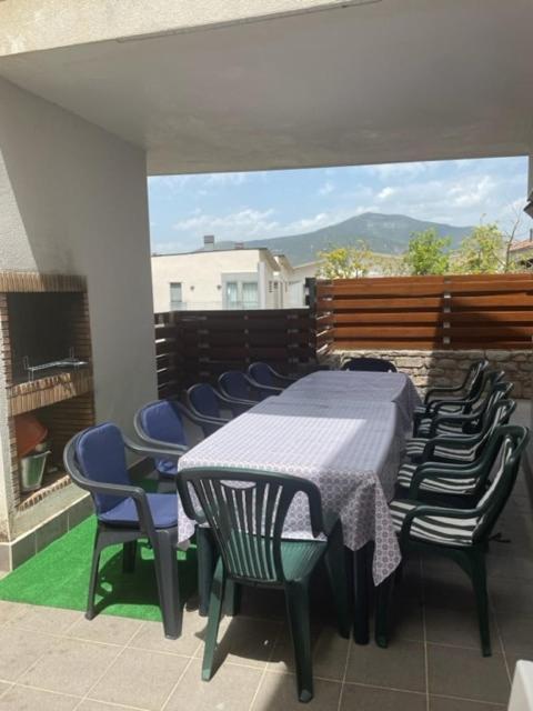 Adosado Entero, Bbq Y Piscina Comunitaria Hébergement de vacances Sabiñánigo