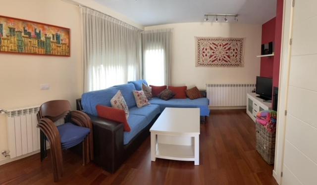 Hébergement de vacances Adosado Entero, Bbq Y Piscina Comunitaria Sabiñánigo